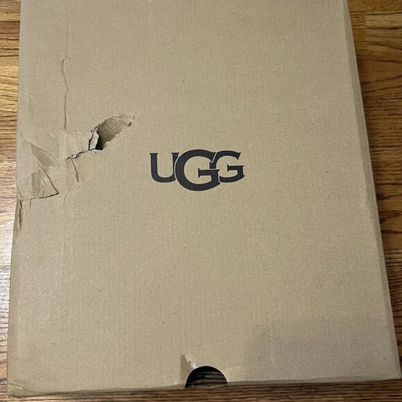 NEW UGG Classic Short Crescent Bootie - US 7 / Brown - Picture 8 of 8